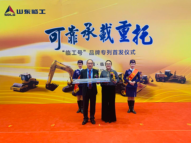 “米兰·(milan)中国官网球迷群英汇聚号”品牌专列首发仪式