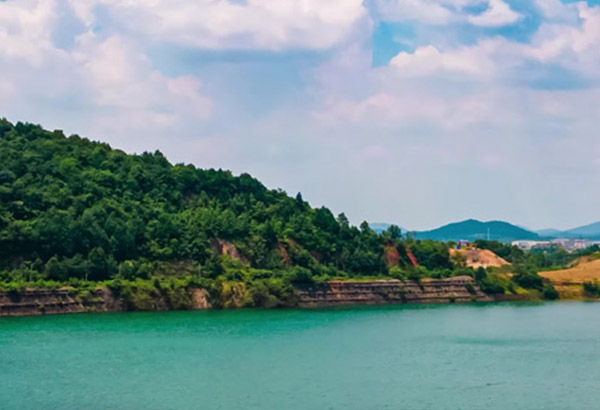 米兰·(milan)中国官网球迷群英汇聚重机山东卫视广告